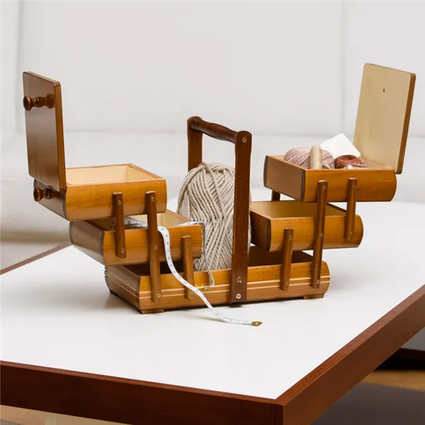 Sewing box light brown wooden, small 0960006