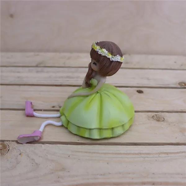 Decoration girl yellow 371258-02