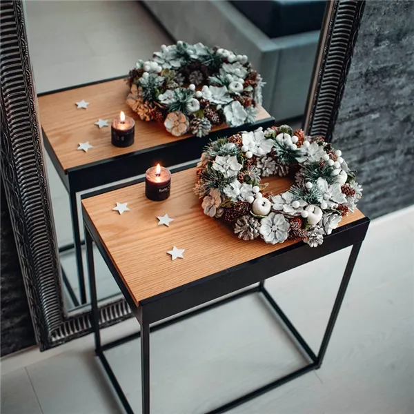 Wreath with decorations P1040